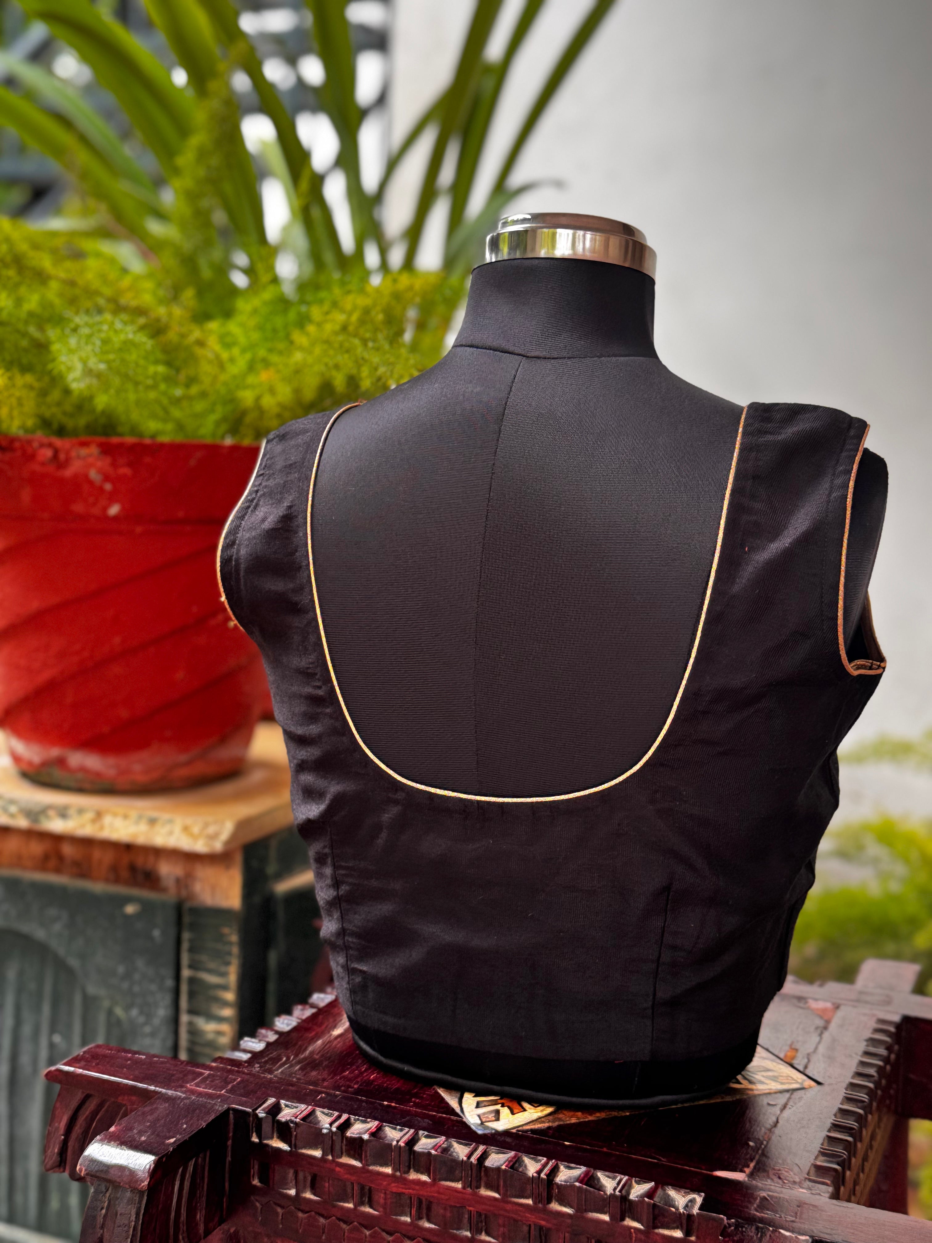 Solids Essential - Round Neck - Onyx Black SL