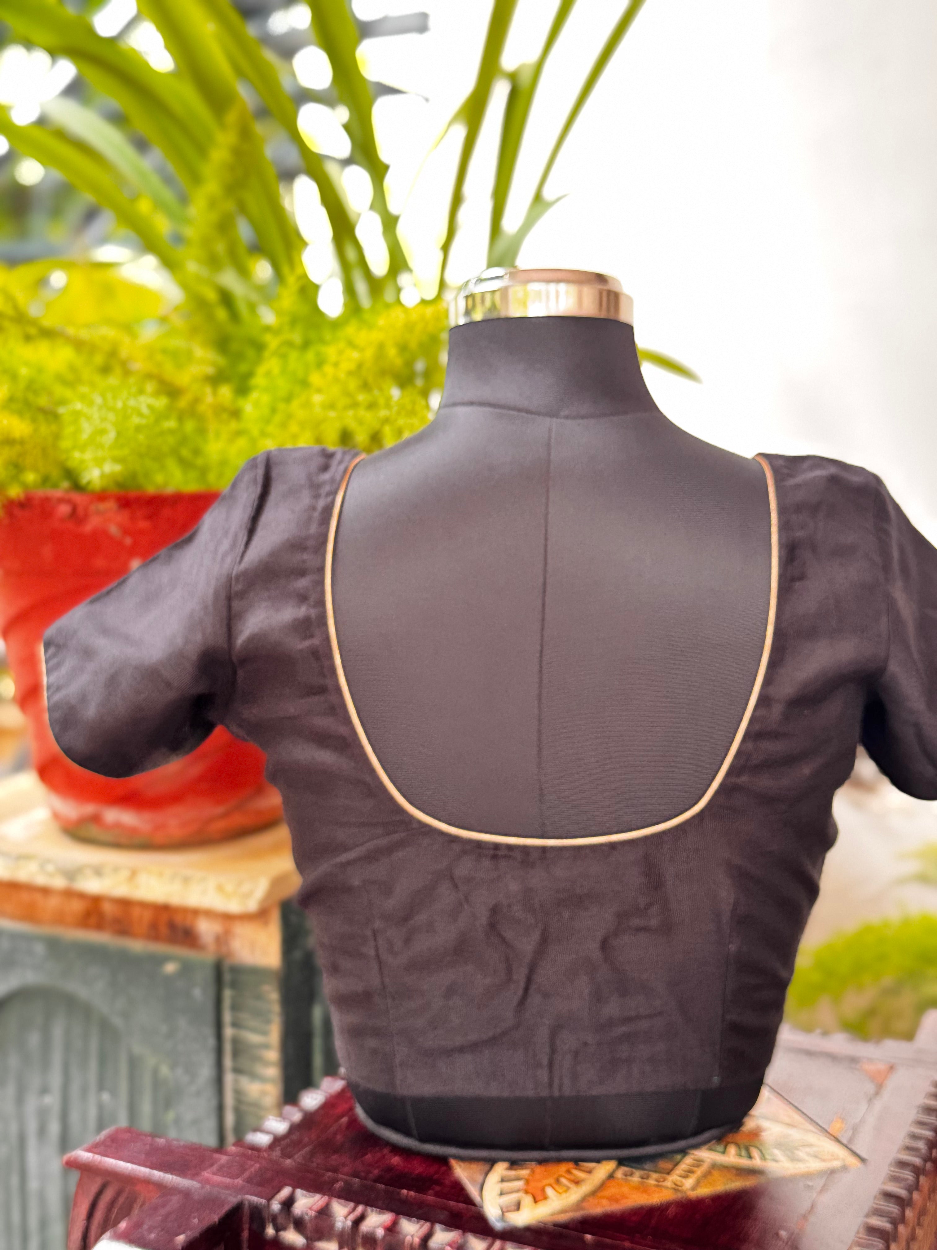 Solids Essential - Round Neck - Onyx Black ES
