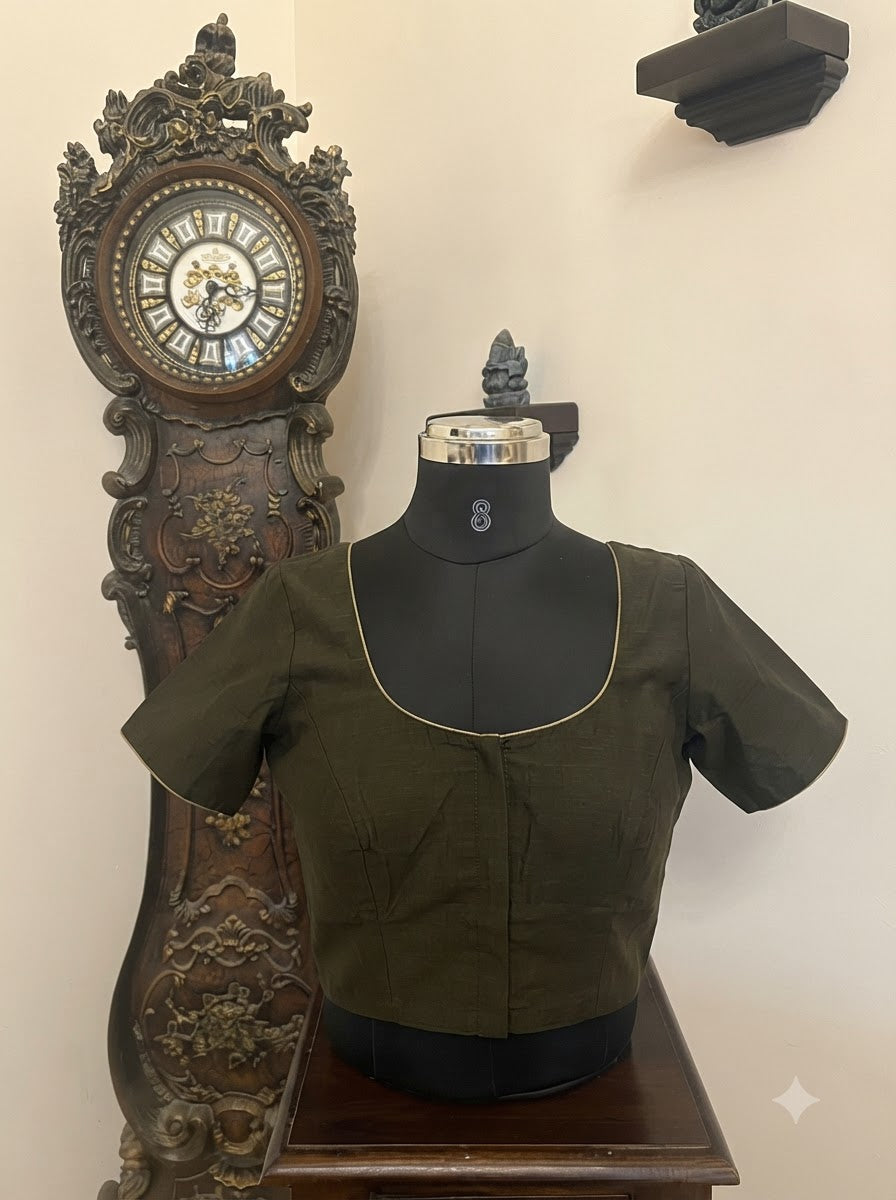 Solids Essential - Round Neck - Olive Green MS