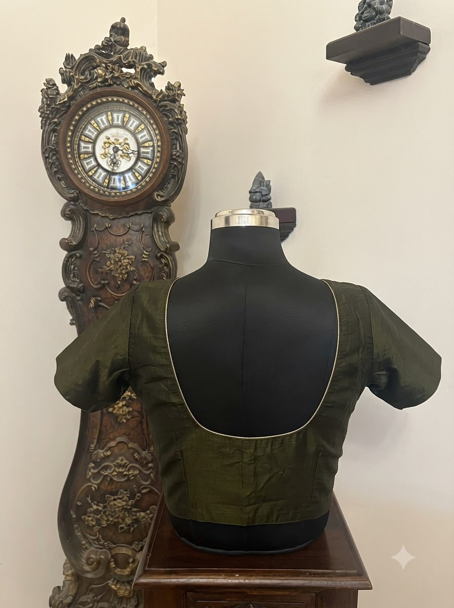 Solids Essential - Round Neck - Olive Green MS