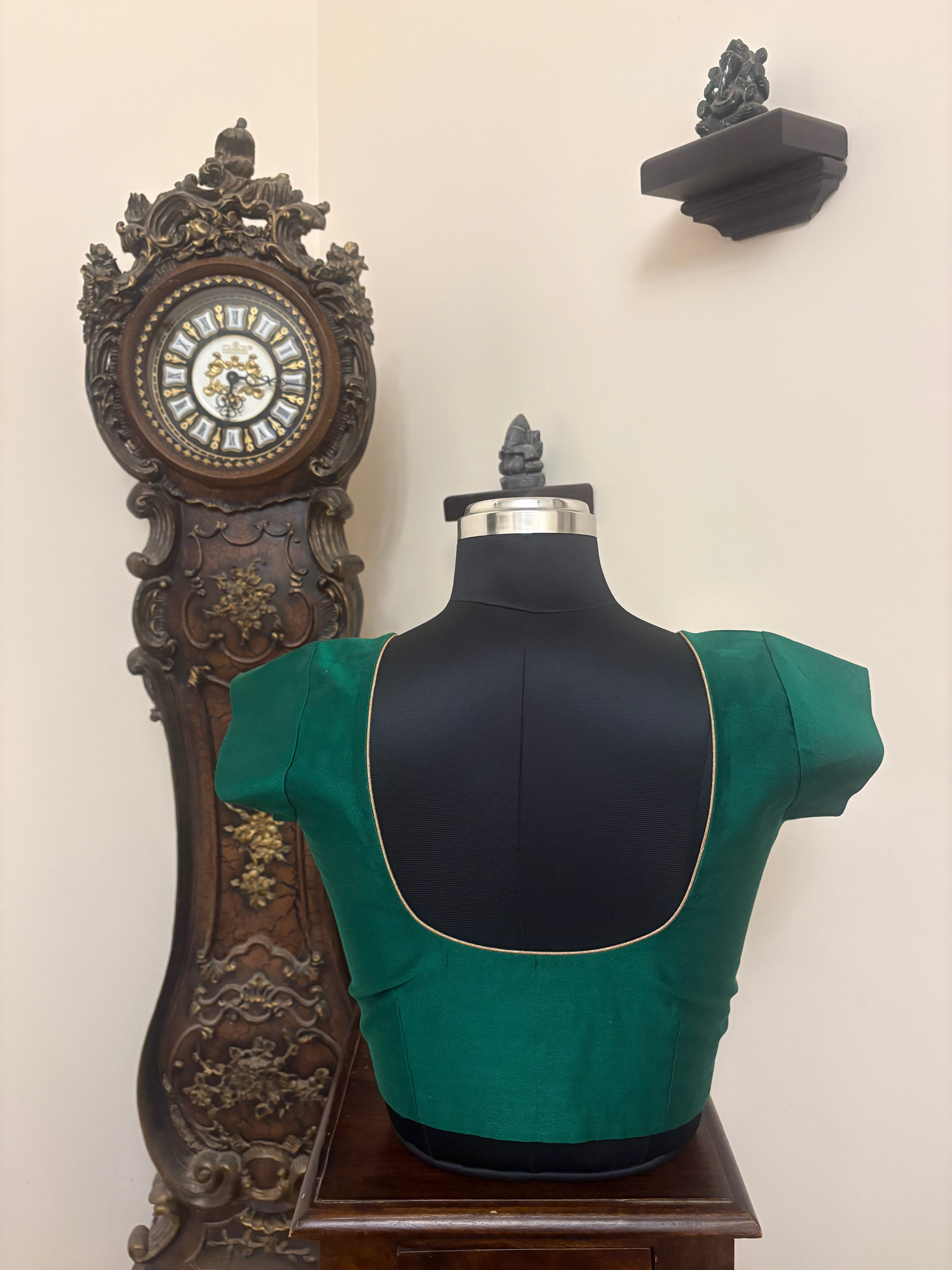 Solids Essential - Round Neck - Cypress Green CS