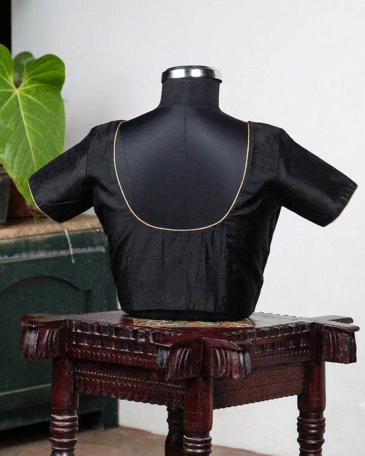 Solids Essential - Round Neck - Onyx Black MS