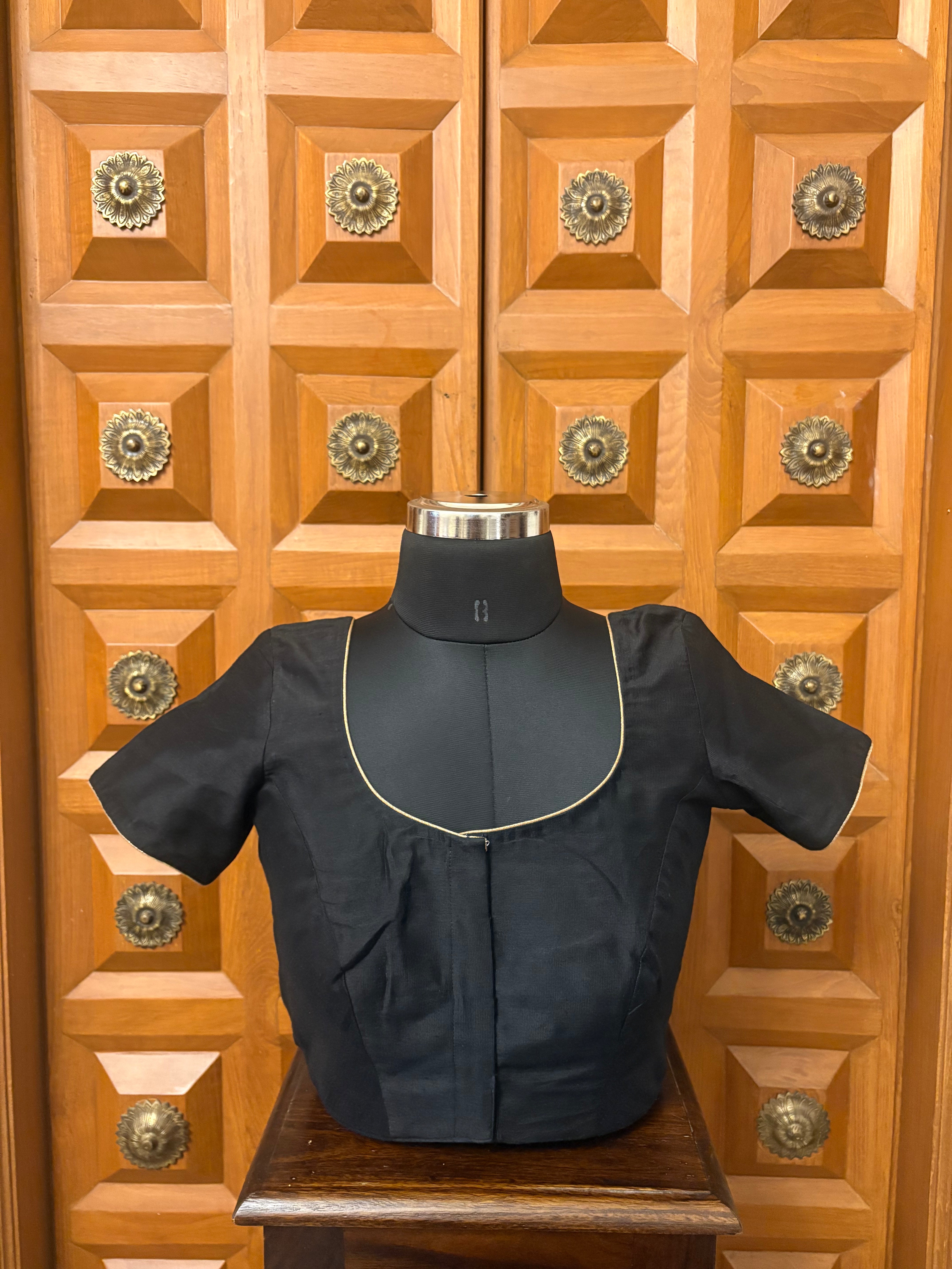 Solids Essential Onyx Black MS